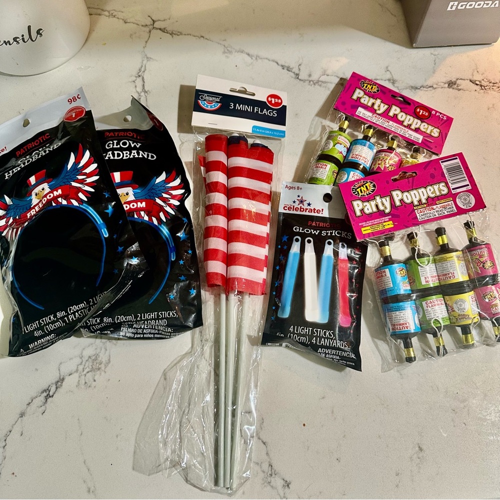 Patriotic Party Supplies Set with Flags and Poppers NWT